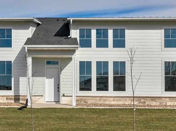 1008 Maple St, Waukee, IA 50263