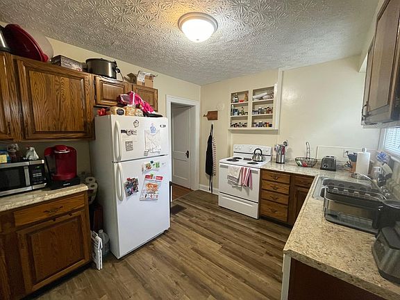 5th image of 2706 Calumet St