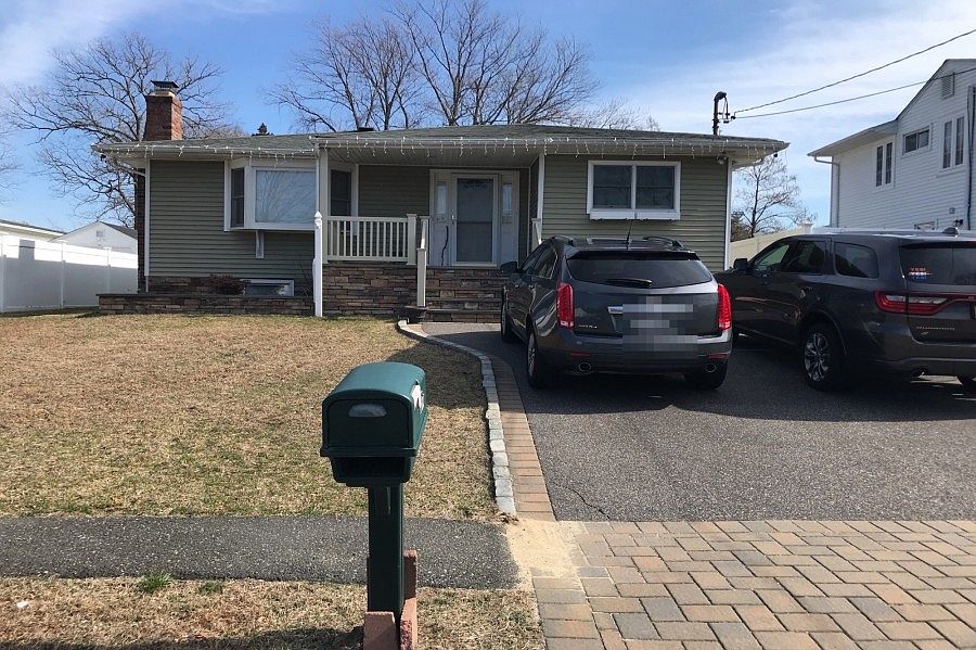 1st image of 27 Selden Blvd