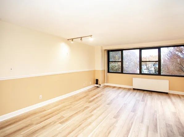 201 Saint Pauls Avenue image 12 of 37