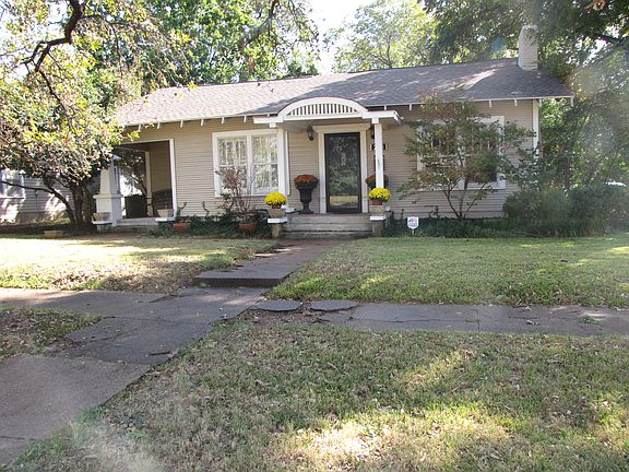 2nd image of 2235 Idlewild St