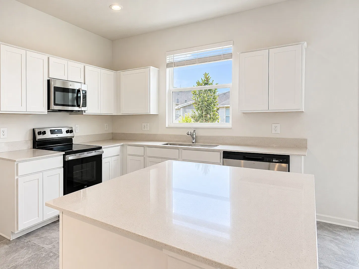3 bed, 2.5 bath, 1864 sqft, $2,350 — Photo 2