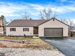 203 Pembroke Dr, Reading, PA 19607