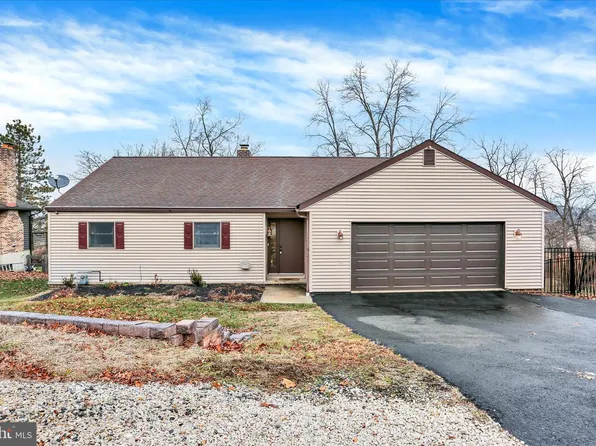 203 Pembroke Dr, Reading, PA 19607