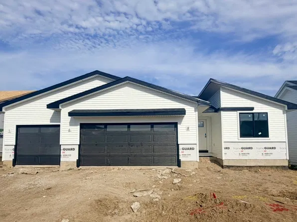 909 Spruce Ave, Norwalk, IA 50211