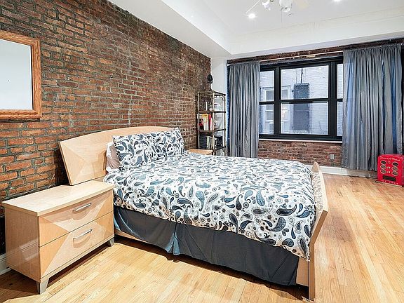 3rd image of 51 Warren St APT 1E