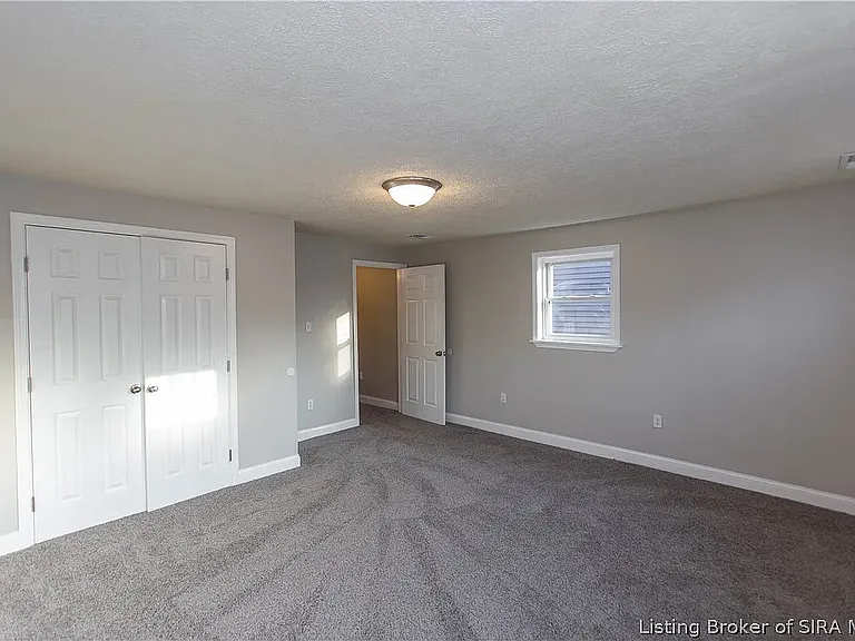 1725 E Oak St — Photo 9