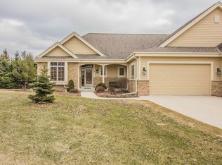 1434 Red Oak Dr, Hartford, WI 53027