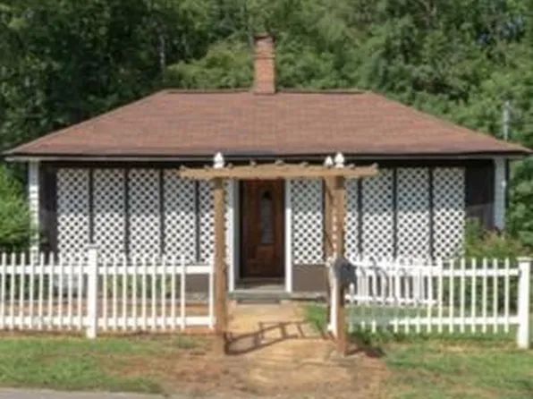 116 Pine Ave, Commerce, GA 30529