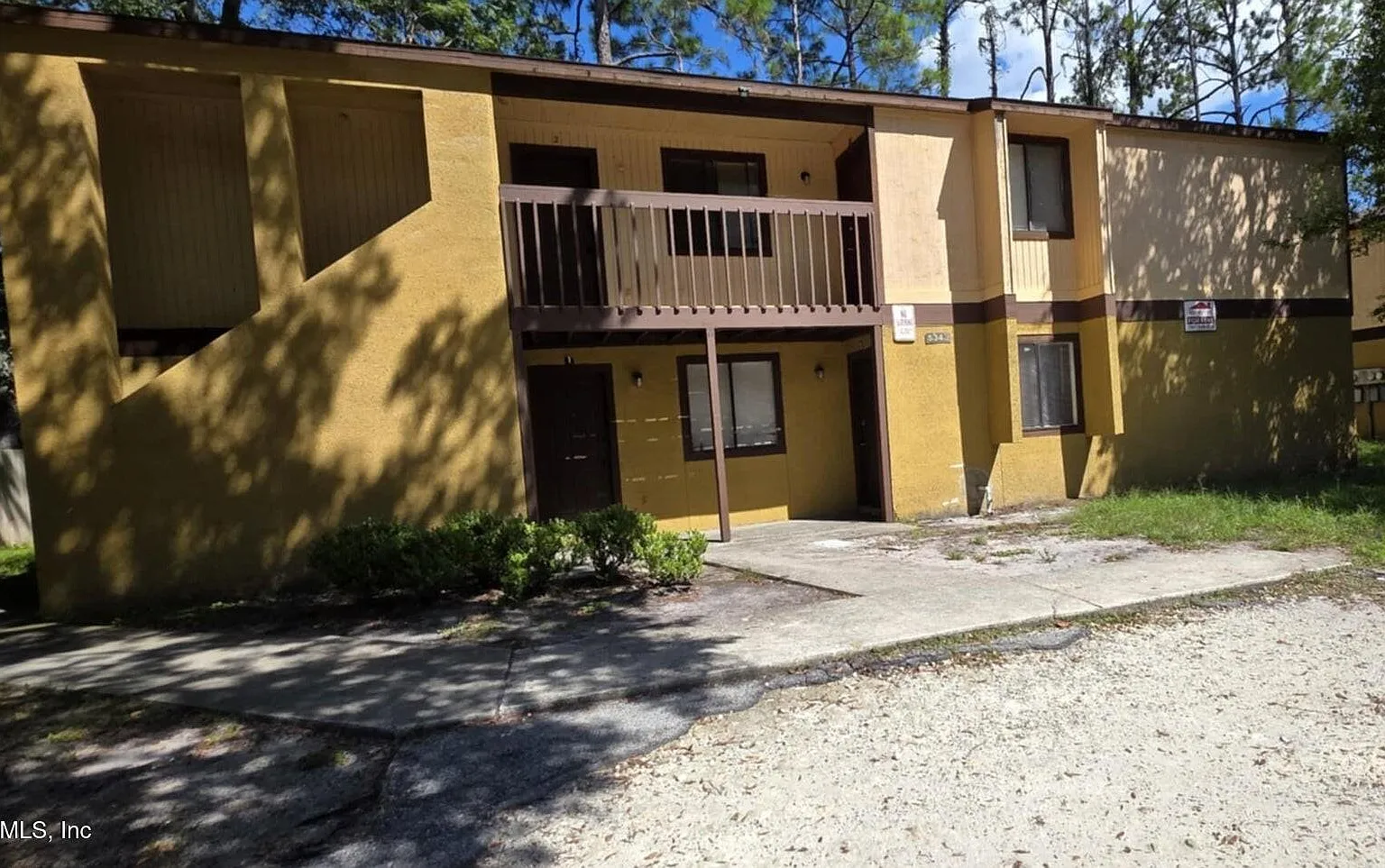 2 bed, 1.0 bath, 2916 sqft, $1,200 — Photo 1