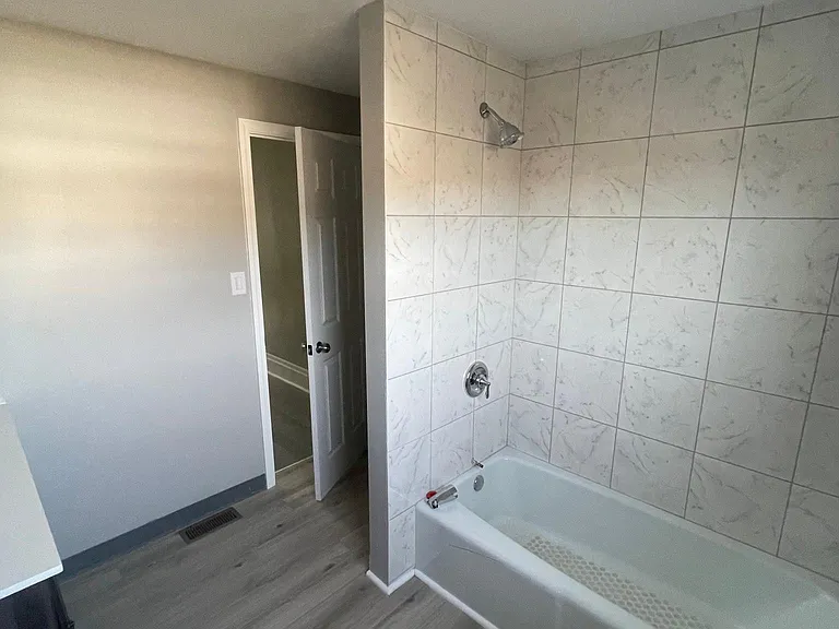 5302 Butler St #4 — Photo 3