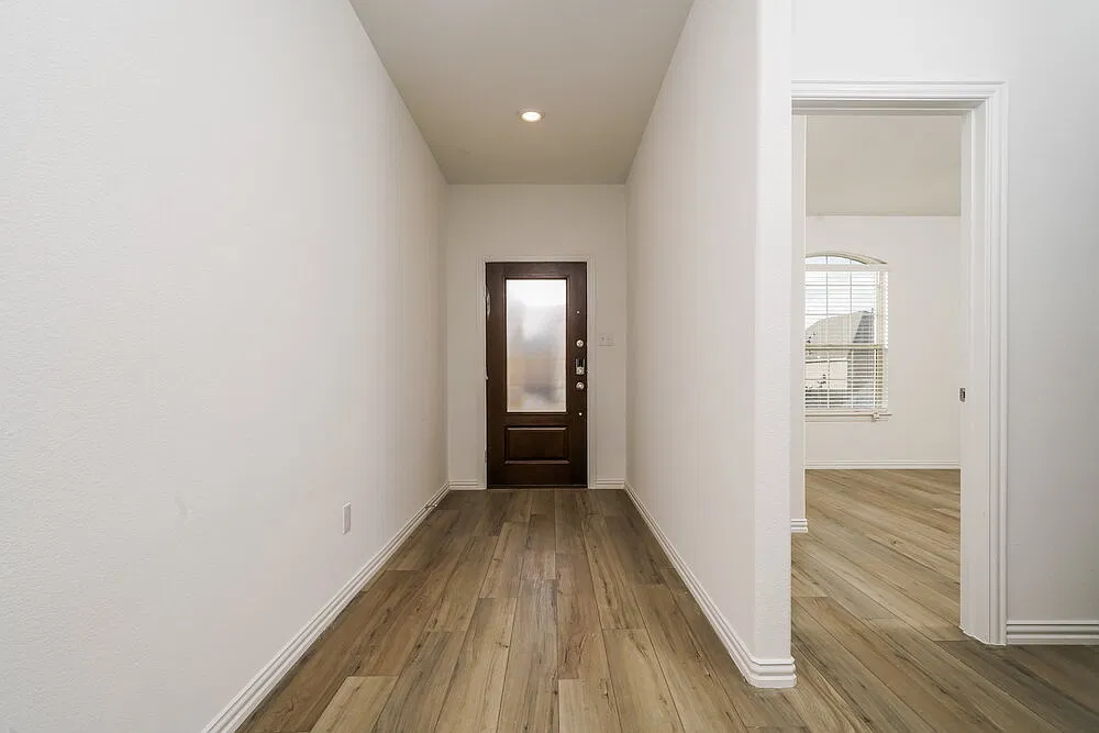 4 bed, 2.0 bath, 1838 sqft, $2,220 — Photo 3
