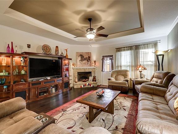 4th image of 20029 Ploughshores Ln