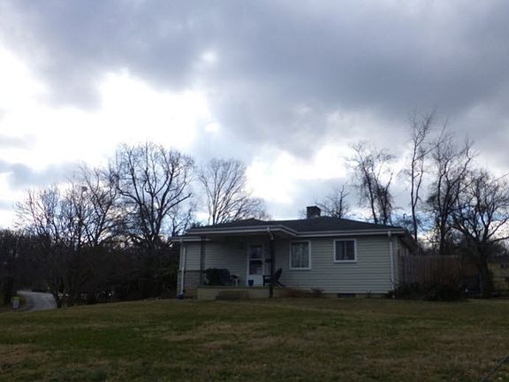 3rd image of 806 Hillmoor Dr