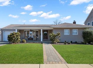 1395 Millwood Ln, Merrick, NY 11566