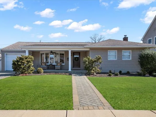 1395 Millwood Lane, Merrick, NY 11566