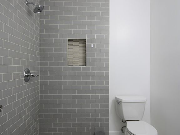 4th image of 1063 N Hicks Ave