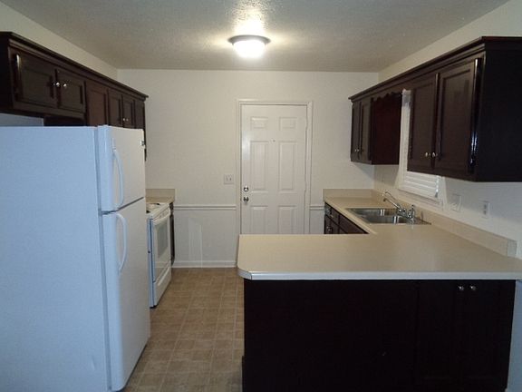 4th image of 110 Hermitage Dr