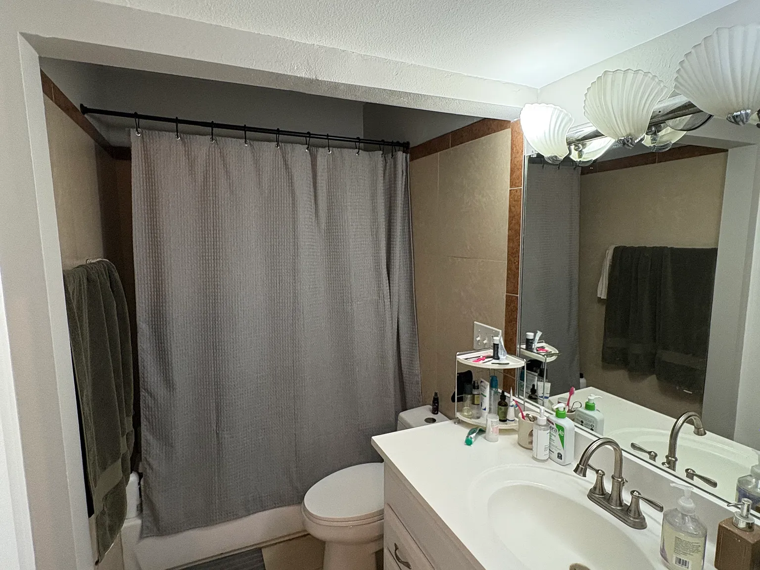 2 bed, 1.5 bath, 1175 sqft, $1,350 — Photo 3