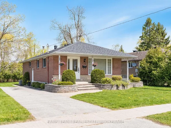 212 Grove St E, Barrie, ON L4M 2P9