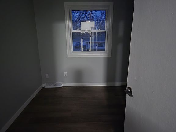 5th image of 317 Stanley Ct #317