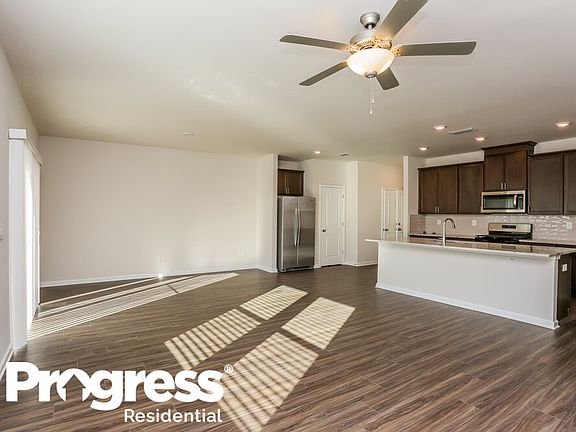 4th image of 1137 Sunny Lake Dr