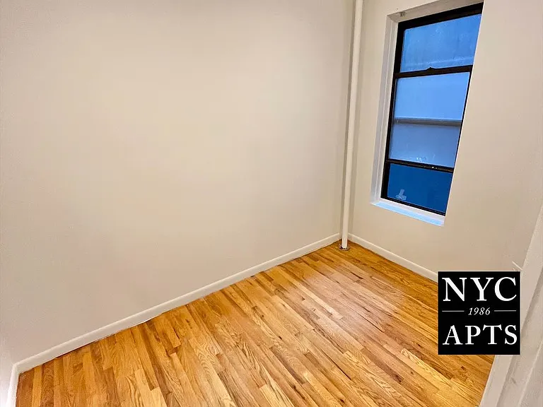 328 W 44th St #21 — Photo 7