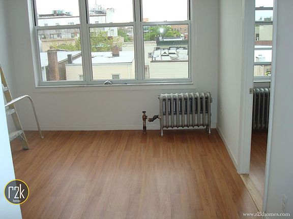 3rd image of 2827 37th St #11