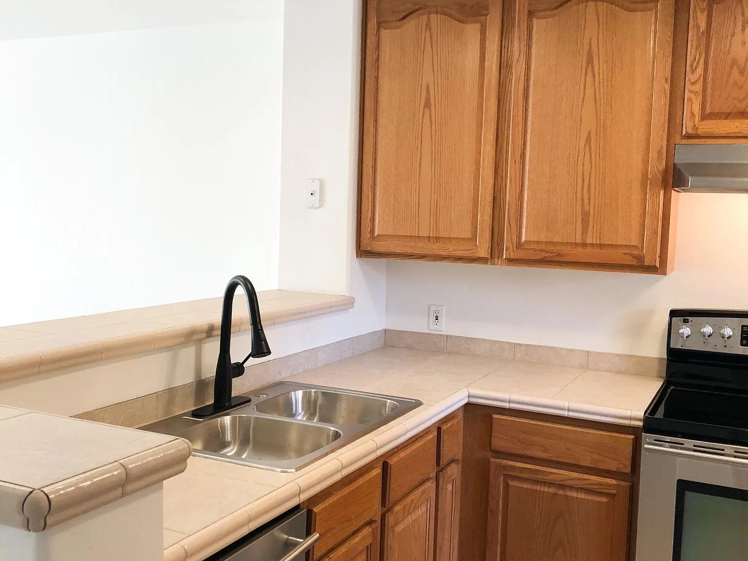 5675 N Camino Esplendora — Photo 3