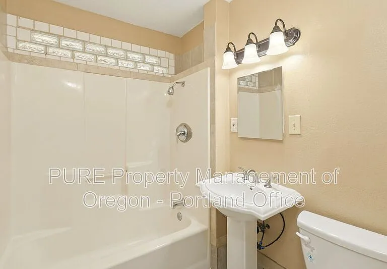 6320 NE Simpson St — Photo 11
