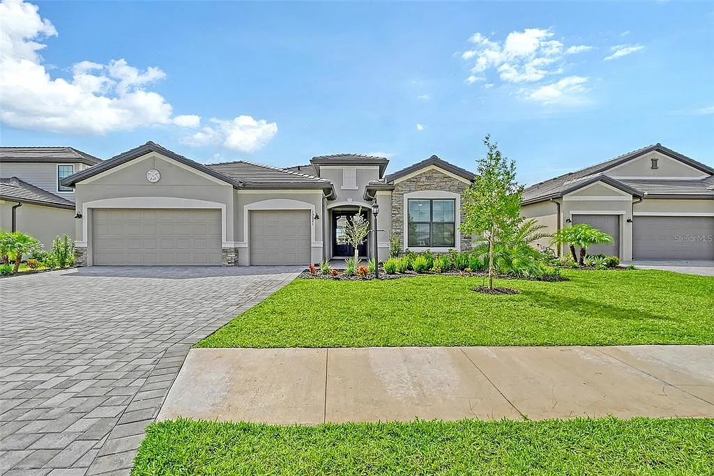 3 bed, 3.0 bath, 2444 sqft, $8,500 — Photo 3