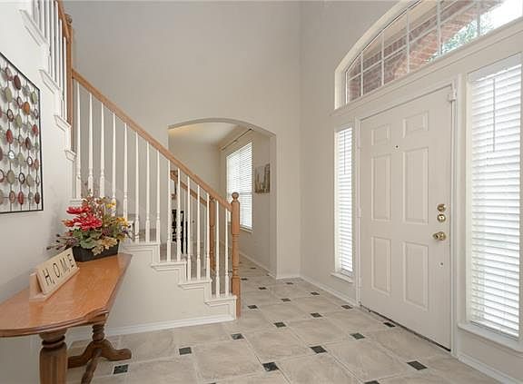 4th image of 3853 Gillespie Dr