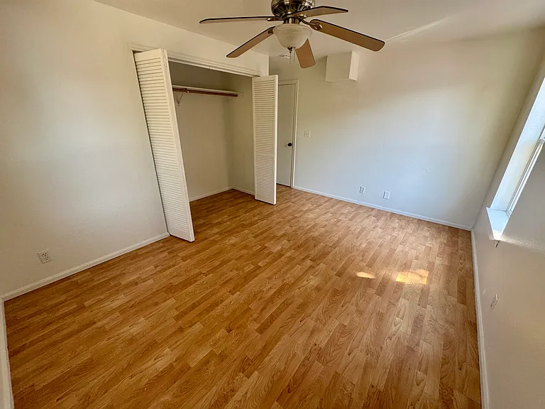 1094 NE Conifer Blvd #1 — Photo 12