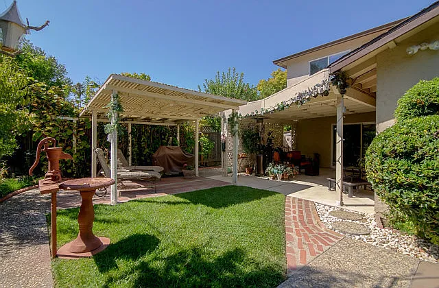 4624 Winding Way — Photo 15