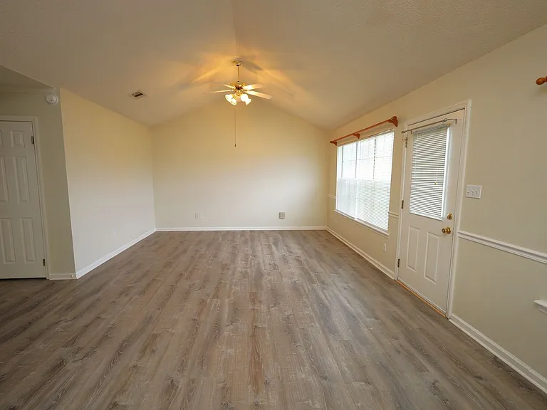 4200 Shadowwood Dr — Photo 2