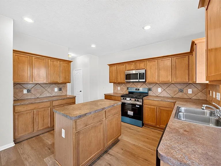 19246 Hopeview Ct — Photo 19