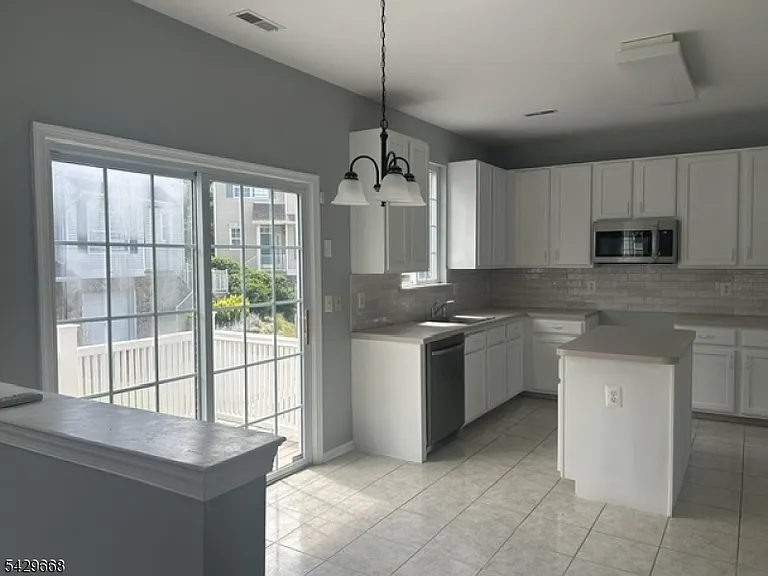 240 Winding Hill Dr — Photo 4