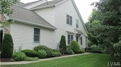 3rd image of 2922 Larkspur Ln