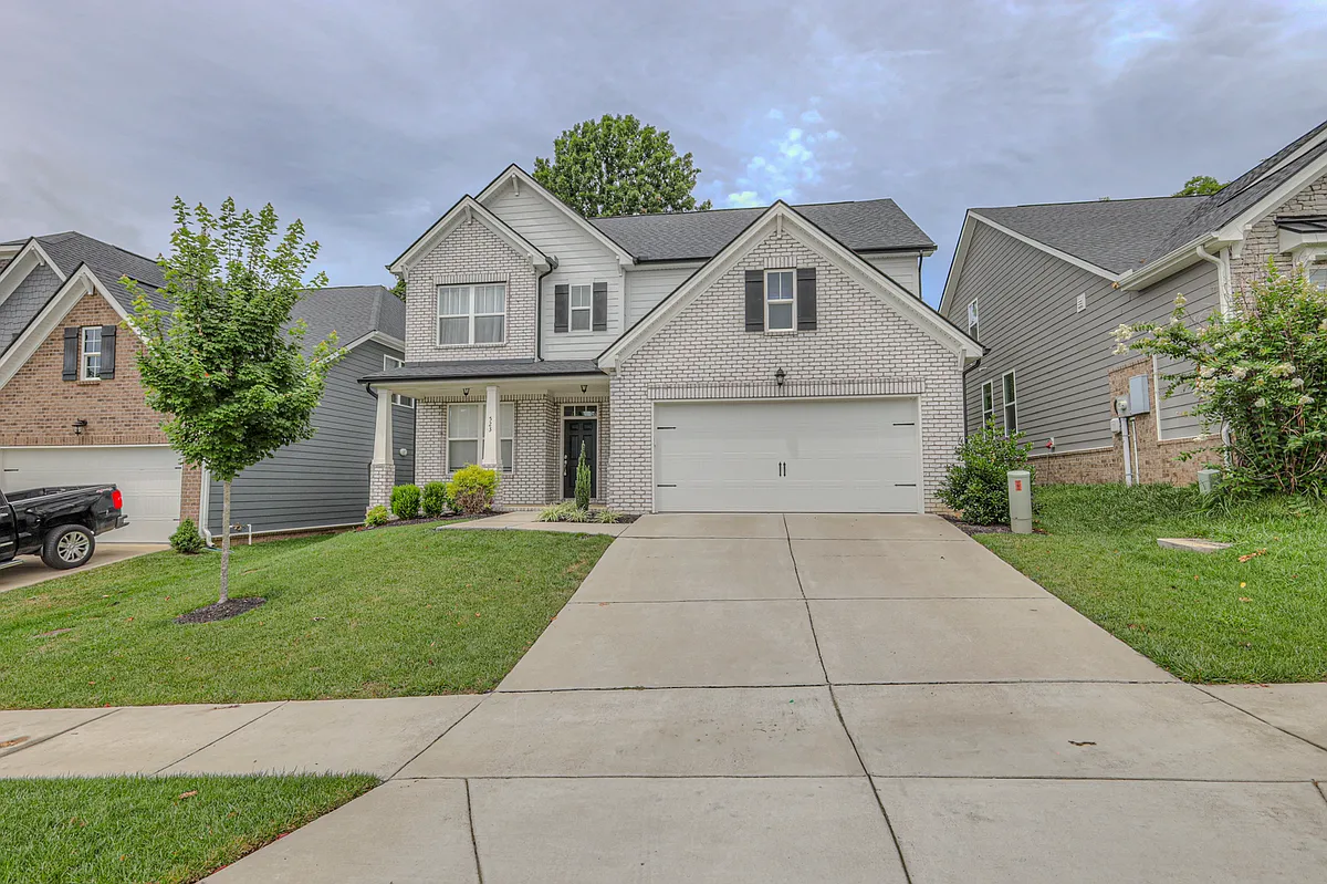 Building Photo - 523 Montrose Dr