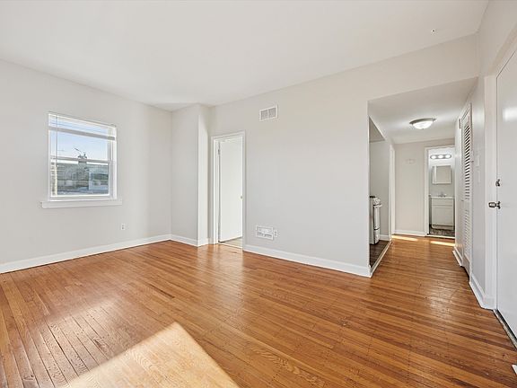 3rd image of 5822 N Mascher St #B