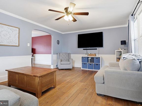 5th image of 309 W Walnut St