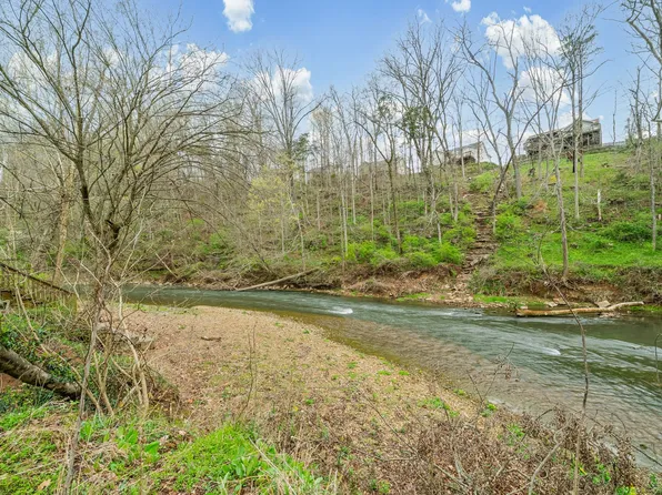 1677 Rains Rd, Clarksville, TN 37042