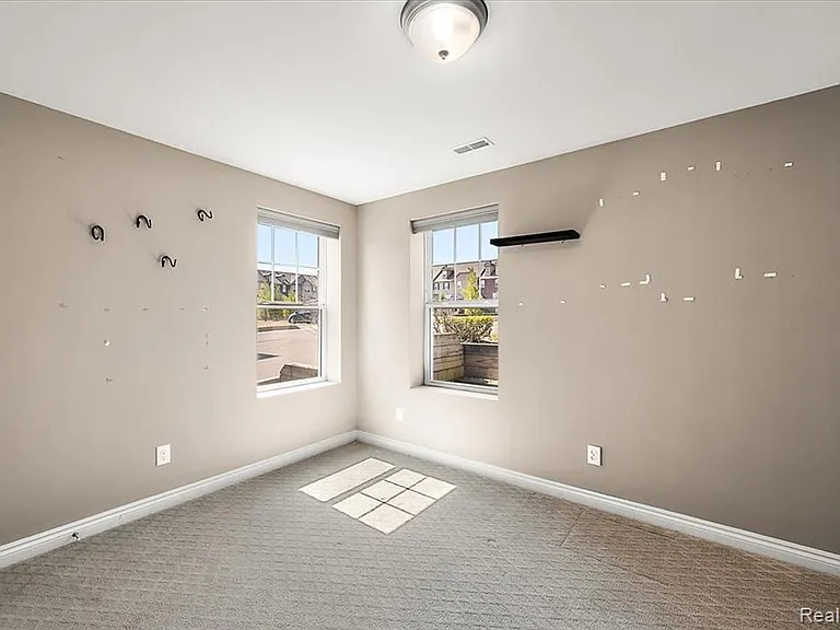 2877 Hartwick Dr — Photo 43