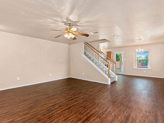 5th image of 363 Paddington Dr