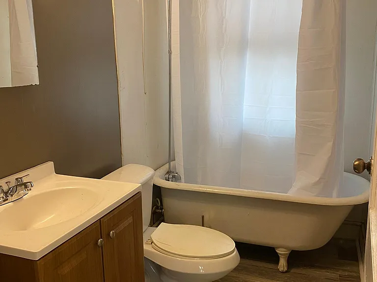 1710 Forest Ave #1 — Photo 4