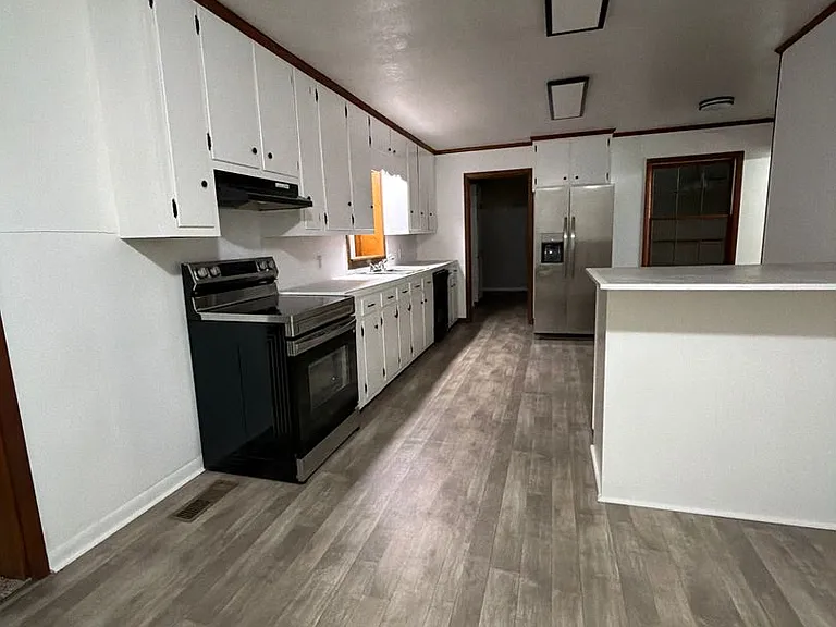 3575 Hudson St — Photo 5