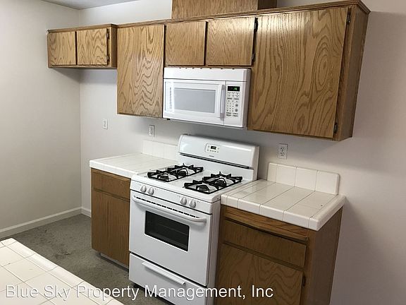 3rd image of 2243 W Lark Ave