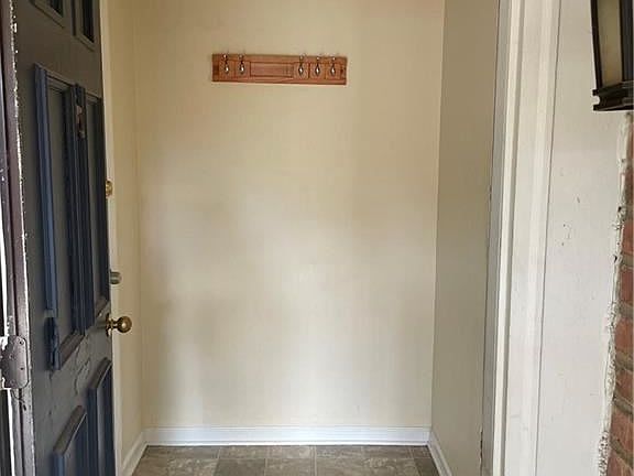 3rd image of 2125 Glouchester Dr
