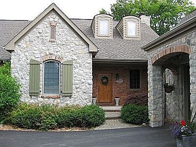 2nd image of 839 Hemlock Dr