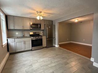 28 Wood St #1R, Warren, RI 02885